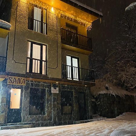Sana Guest House Mestia Bagian luar foto