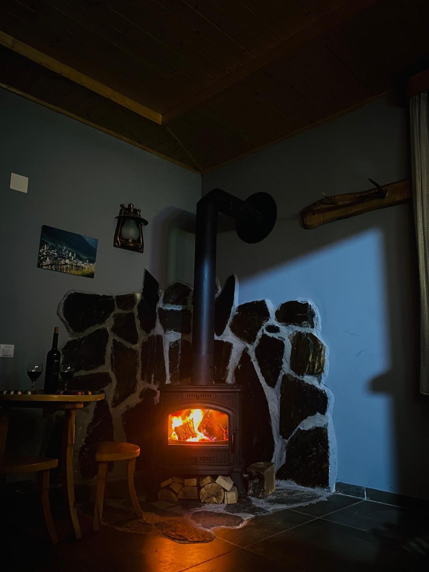 Sana Guest House Mestia Bagian luar foto