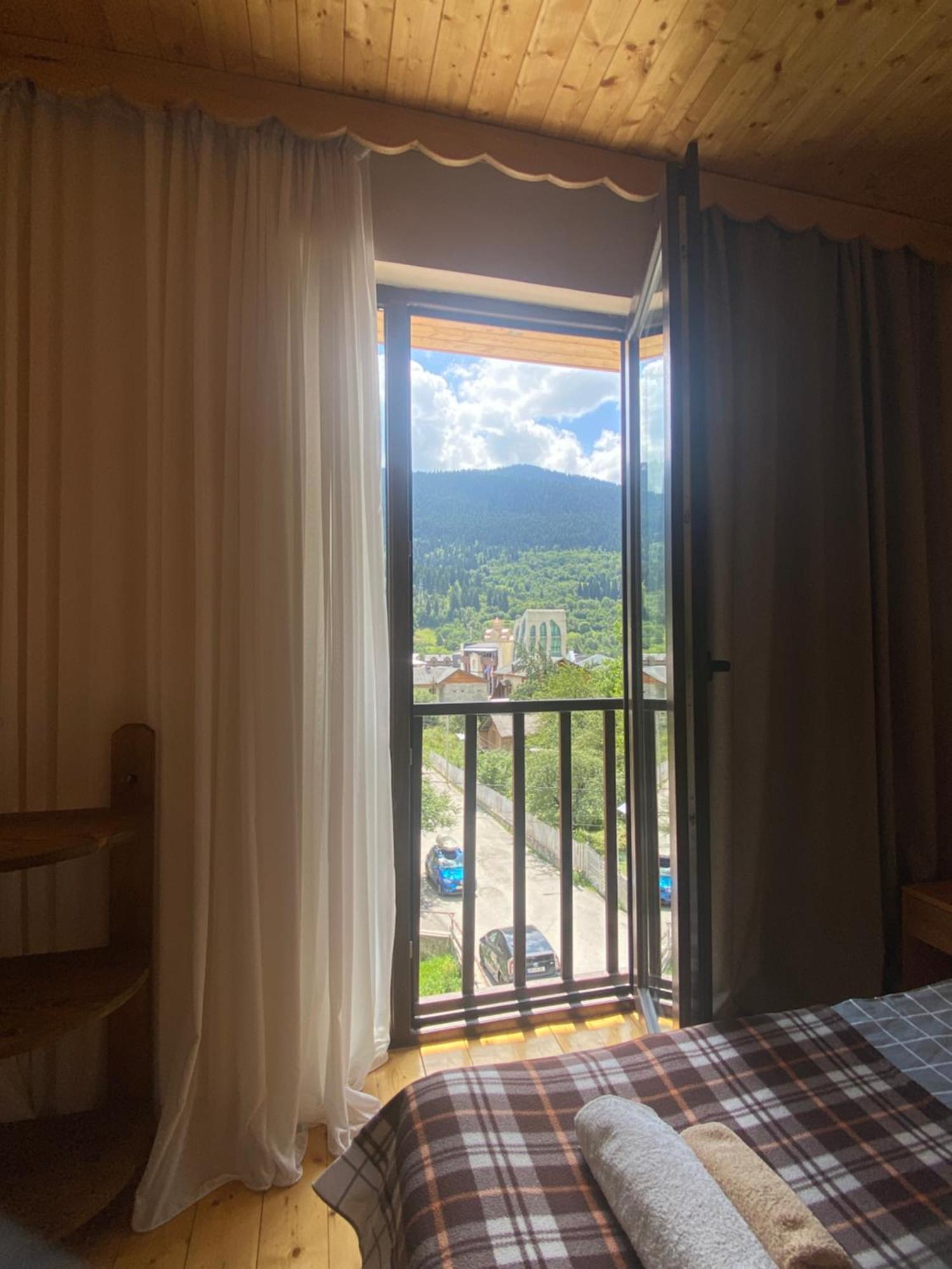 Sana Guest House Mestia Bagian luar foto