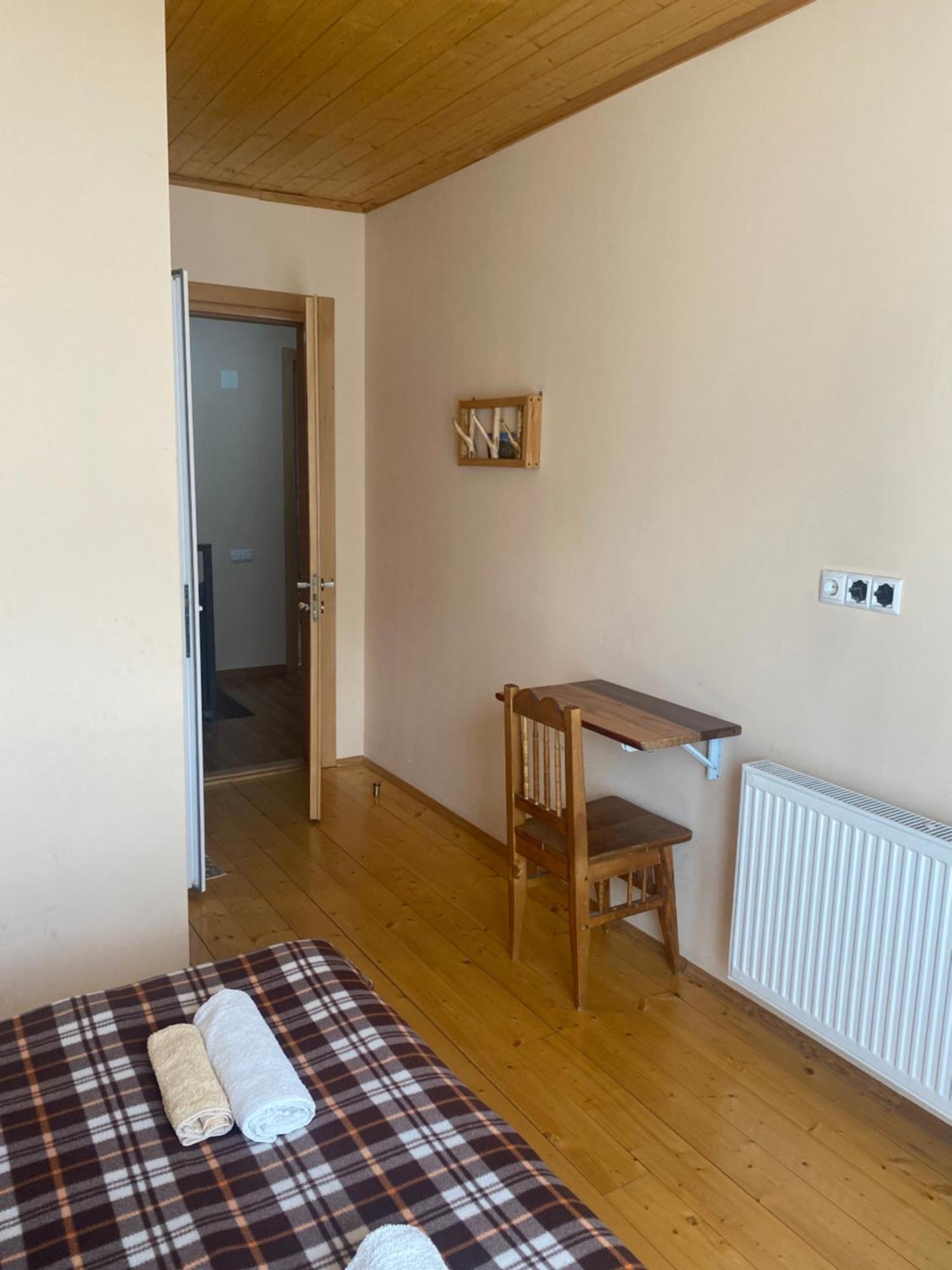 Sana Guest House Mestia Bagian luar foto